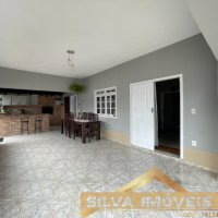 CASA COM AMPLO ESPA�O EXTERNO.