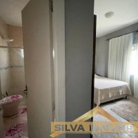 CASA COM AMPLO ESPA�O EXTERNO.