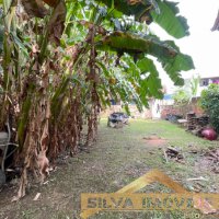 CASA COM AMPLO ESPA�O EXTERNO.
